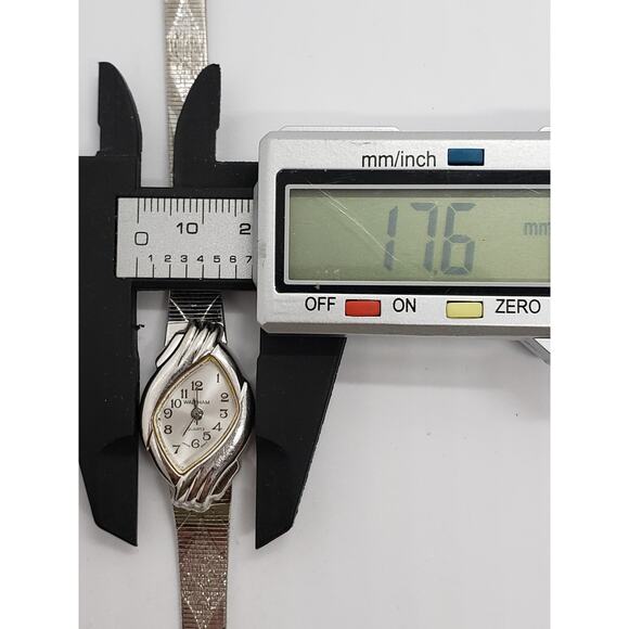 Waltham women\'s watch. W098 168 VX51. Square slanted face, Silver dress watch main image 4